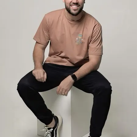 Como montar looks masculinos católicos para trabalho, faculdade e fim de semana