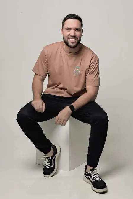 Como montar looks masculinos católicos para trabalho, faculdade e fim de semana